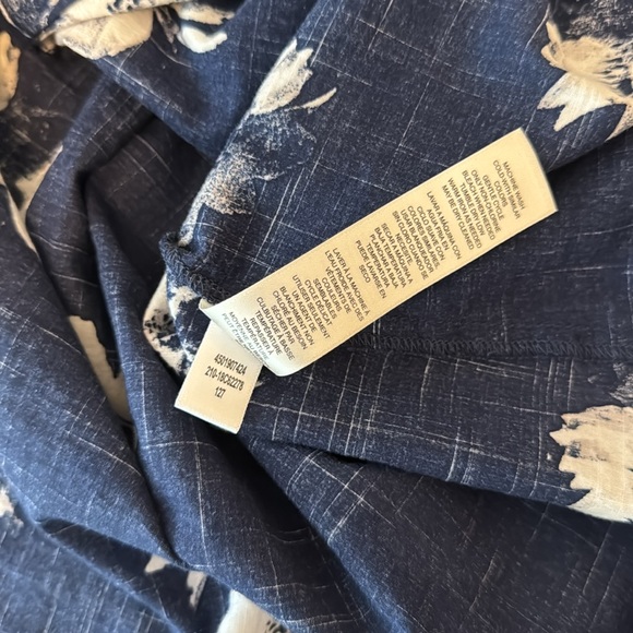 Chicos size 1 navy floral blouse with roll up sleeves, 100% cotton - Picture 9 of 10